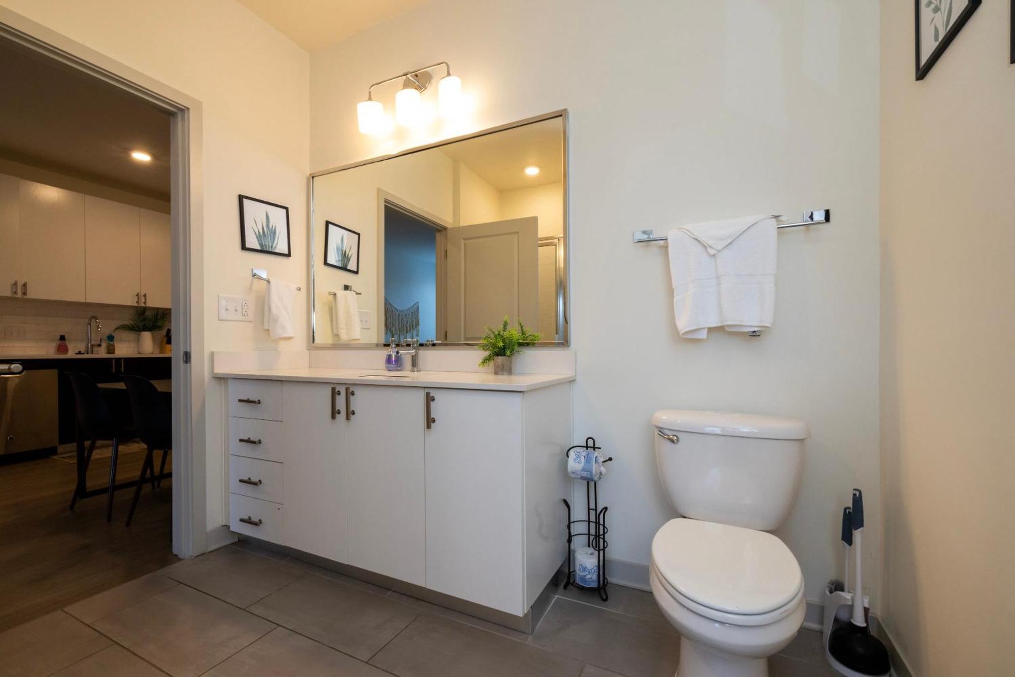 Modern Nulu 2Br Cozysuites 01 Луисвилл Экстерьер фото
