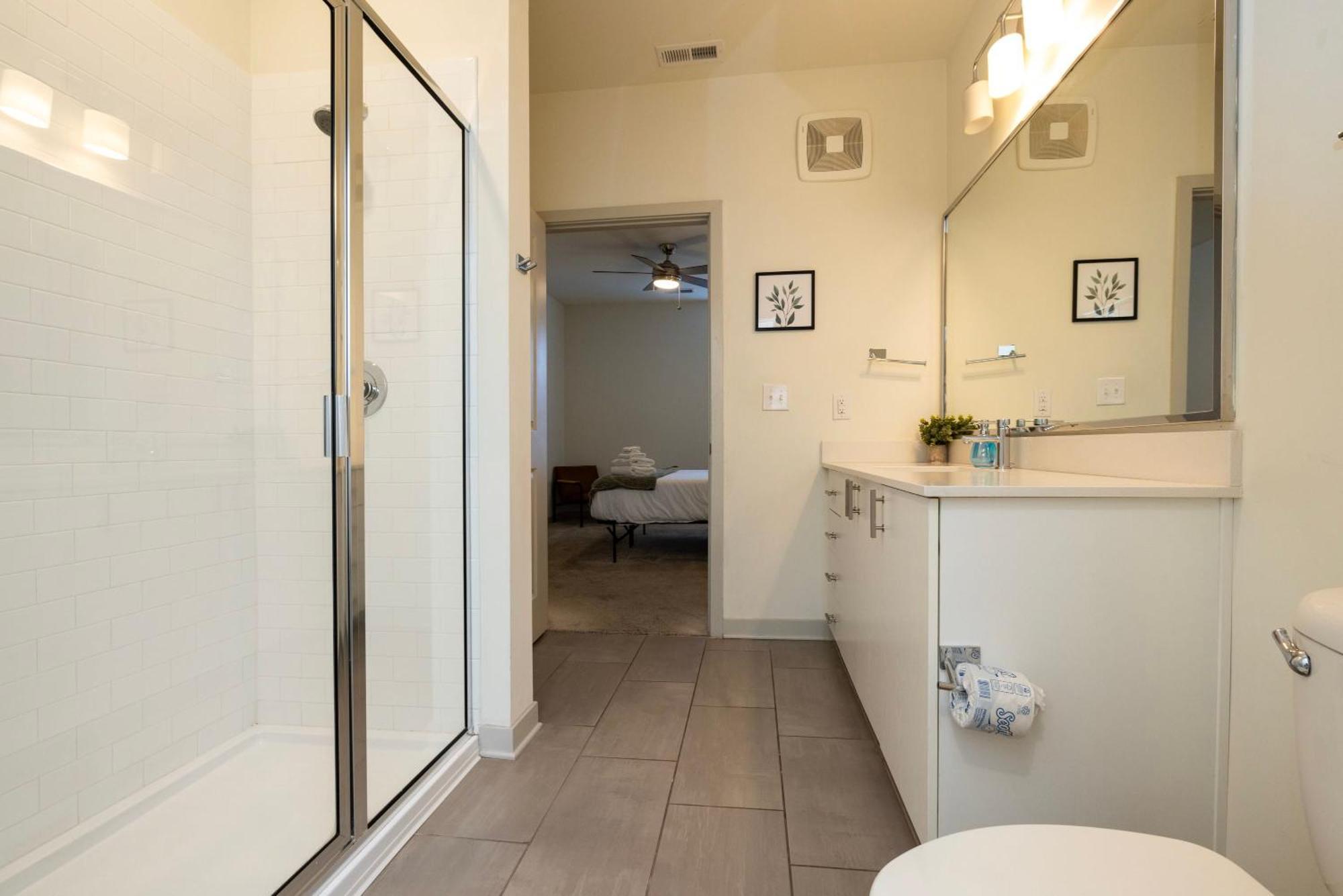 Modern Nulu 2Br Cozysuites 01 Луисвилл Экстерьер фото
