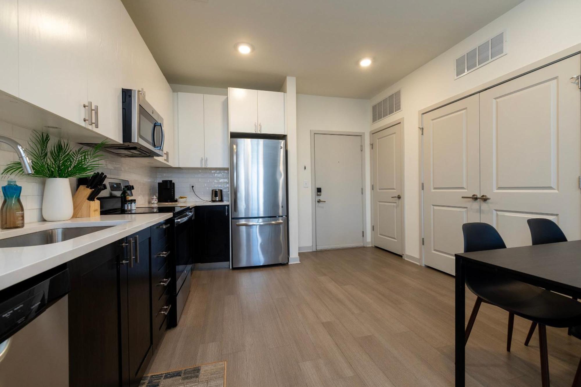 Modern Nulu 2Br Cozysuites 01 Луисвилл Экстерьер фото