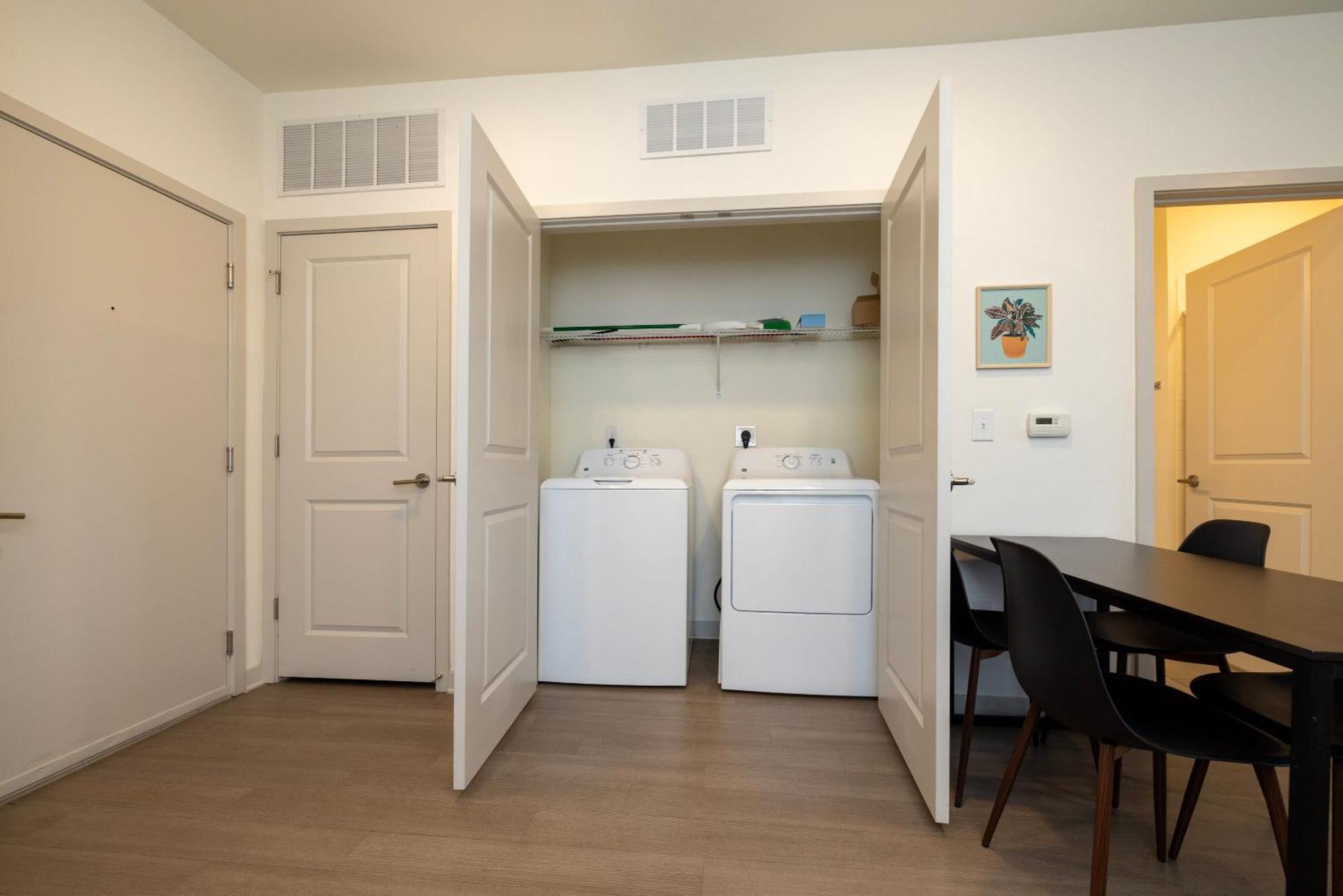 Modern Nulu 2Br Cozysuites 01 Луисвилл Экстерьер фото